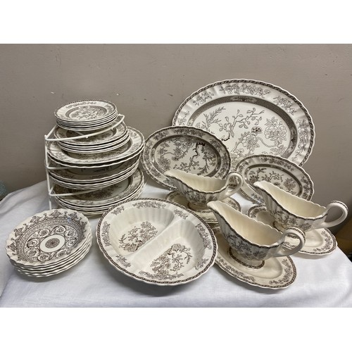 150 - A large quantity of Copeland Spode 'Indian Tree' dinner and tea ware comprising: 12 dinner plates 26... 