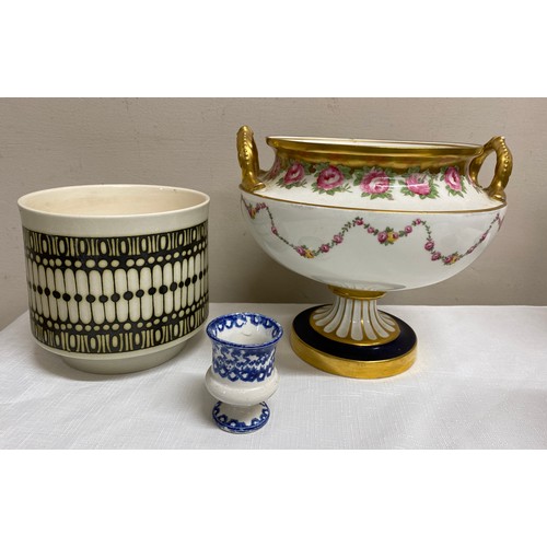 152 - A selection of ceramics to include a19thC blue and white transfer printed plate,a Hornsea planter 13... 