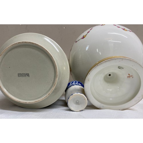 152 - A selection of ceramics to include a19thC blue and white transfer printed plate,a Hornsea planter 13... 