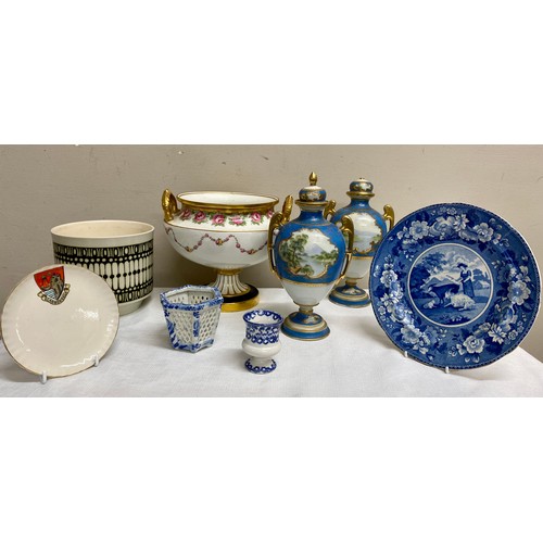 152 - A selection of ceramics to include a19thC blue and white transfer printed plate,a Hornsea planter 13... 