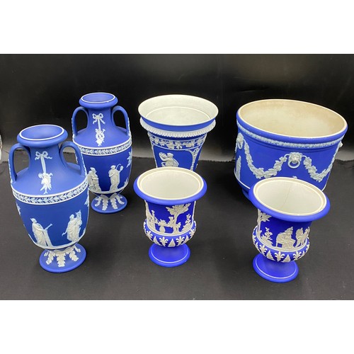 157 - A quantity of blue Wedgwood to include two twin handled vases, 20cms high, a planter 18.5 diameter, ... 