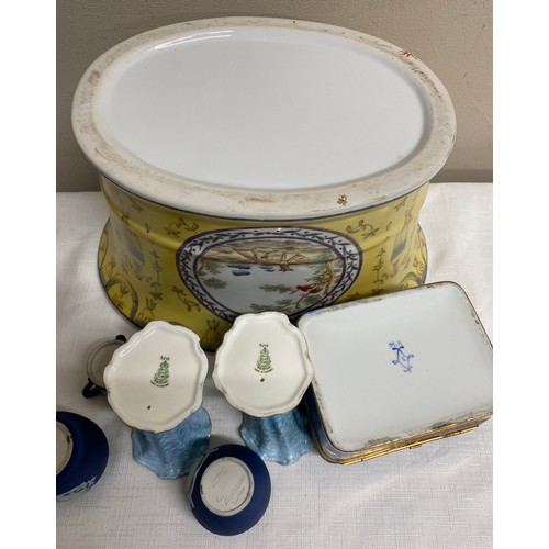 175 - Ceramics to include 2 Royal Worcester cornucopia, jardiniere 16cm h, Wedgwood and Adams jardiniere, ... 