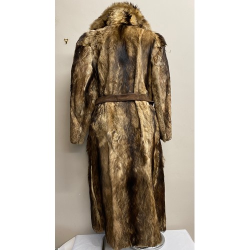 495 - A long length vintage wolf fur coat with suede belt approx. Size 12. Length from shoulder to hem app... 