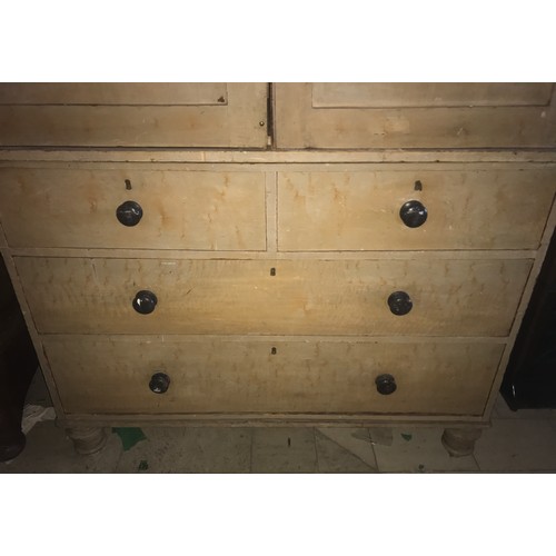 1204 - Pine linen press, two door cupboard top, 2 over 2 drawer base, turned wooden bun handles, locks to d... 