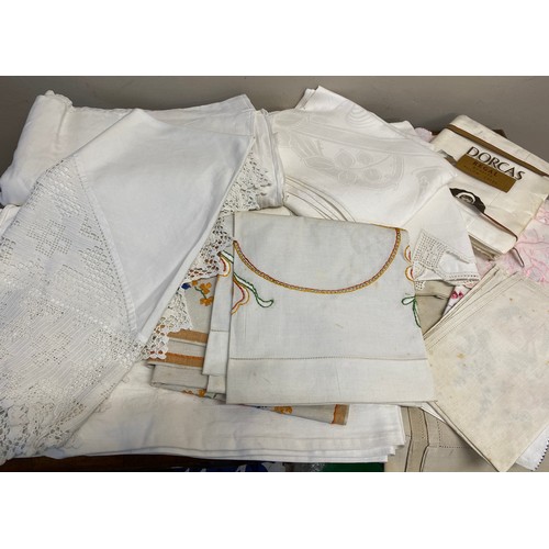 503 - A quantity of late 19th/early 20thC linen, embroidered crocheted cloths etc to include 2 large drawn... 