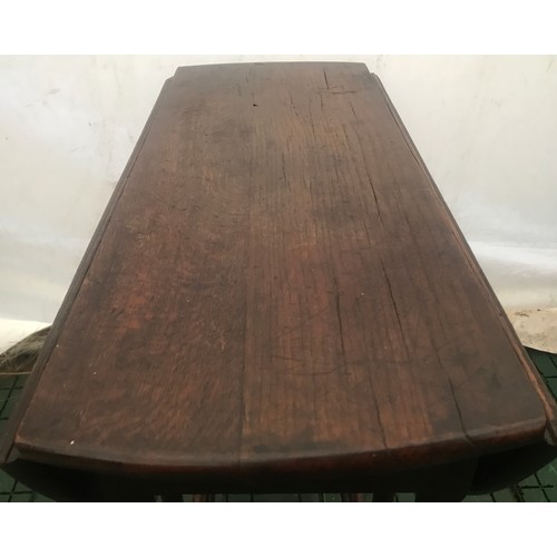 1125 - Small oak dropleaf gateleg table on pad feet, top 64 x 83cm extended x 67cm h.