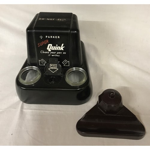 789 - A vintage Bakelite Parker Quink ink station “Cleans your pen as it writes “ .