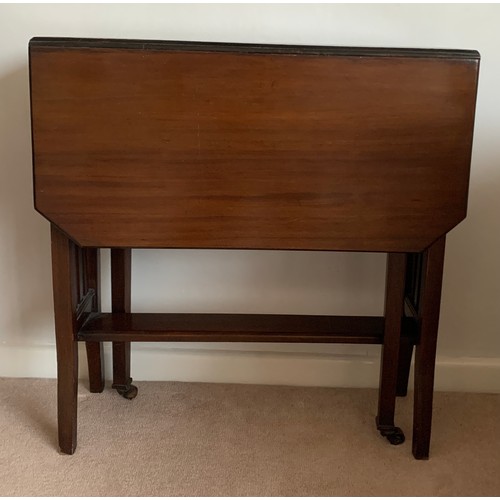 1143 - Edwardian mahogany Sutherland table. 71 x 60 x 60cm.