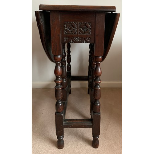 1145 - An early 20thC oak gateleg table. Open 90 x 65 x 73cm h.