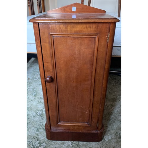 1161 - A 19thC mahogany pot cupboard with single door to front.