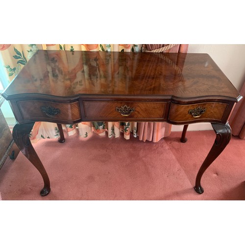 1165 - Mahogany 3 drawer side table on cabriole legs. 107 x 51 x 76cm h.