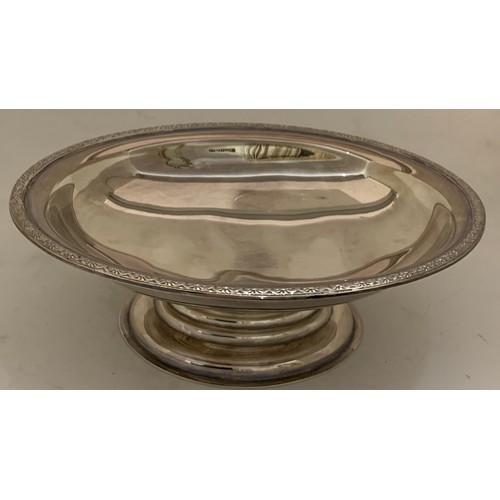 447 - A silver pedestal dish Sheffield 1982 maker Frank Cobb & Co Ltd. weight 185.5gm.
16 x 12.5 x 5cm h.