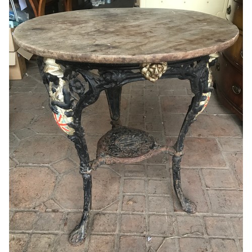 1279 - Circular cast iron pub table, Britannia and Lion heads base, N.E.B Ltd, Sunderland, mahogany top 65 ... 