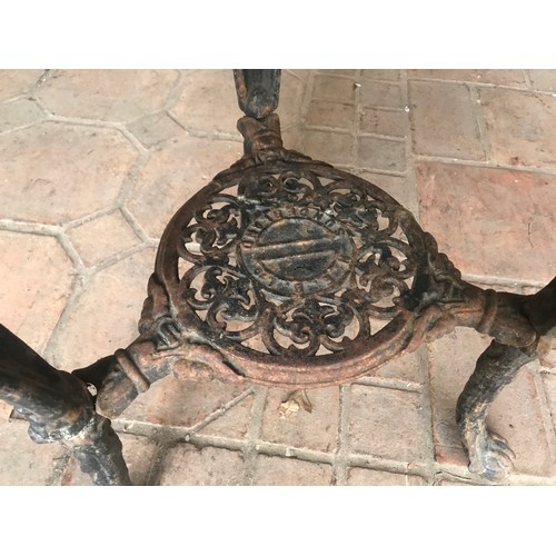 1279 - Circular cast iron pub table, Britannia and Lion heads base, N.E.B Ltd, Sunderland, mahogany top 65 ... 