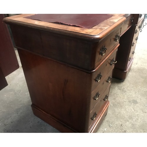 1180 - A Victorian mahogany kneehole pedestal desk with 9 drawers and brass handles and red rexine inlay to... 