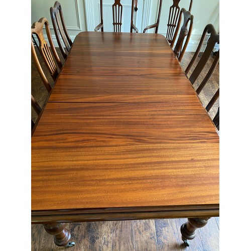 1151 - A 19thC mahogany windout dining table, extended 215cm l x 102cm w x 74cm h.