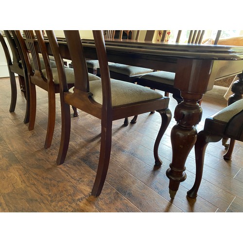 1151 - A 19thC mahogany windout dining table, extended 215cm l x 102cm w x 74cm h.