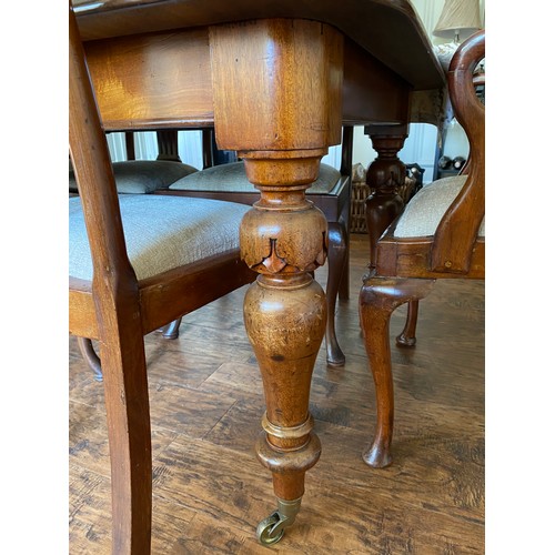 1151 - A 19thC mahogany windout dining table, extended 215cm l x 102cm w x 74cm h.