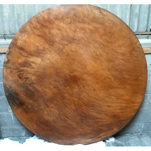 1138 - A superb 19thC walnut circular dining table in the manner of Thomas Hope. Made from one piece of woo... 