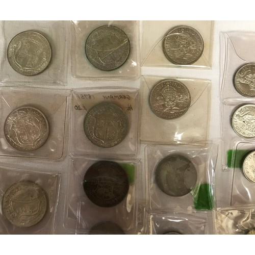 404 - Collection of 19 British silver coins from 1920-1947 to include half crowns, florins, one shilling, ... 