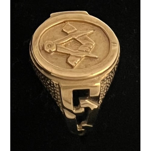 332 - A 9ct gold ring with masonic symbol to front. 5.3gm. Size P.