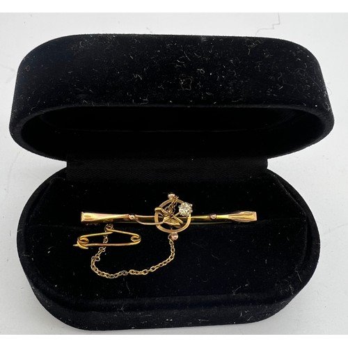 333 - A 9ct gold Edwardian bar brooch with clear stone. 1.3gm.