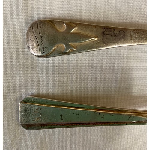 528 - Boxed (not original) Silver Spoon Sheffield 1905 and Pusher Sheffield 1945 (in total 51 grams), toge... 