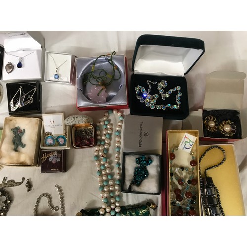 329 - A selection of costume jewellery to include necklaces, bangles, gold plate and silver plate, earring... 