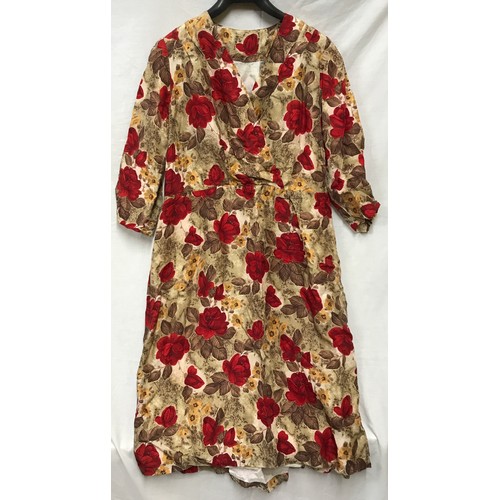 474 - A selection of vintage clothing to include a brown Pokka dot dressing gown, brown and red floral dre... 