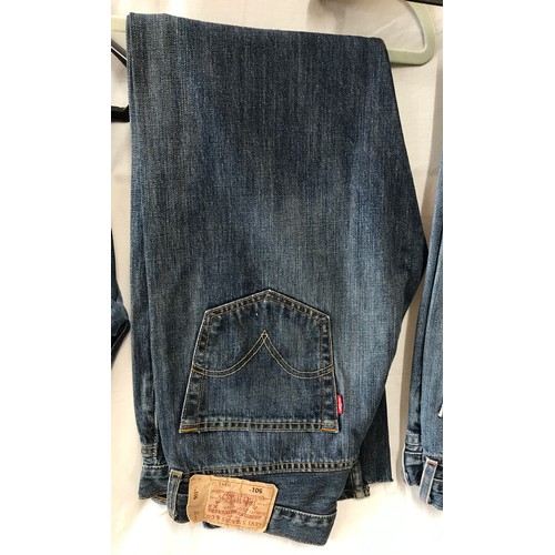 476 - A selection of four vintage Levi's 501 denim jeans. sizes from right to left 29 x 32, 34 x 30, 29 x ... 