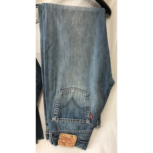 476 - A selection of four vintage Levi's 501 denim jeans. sizes from right to left 29 x 32, 34 x 30, 29 x ... 