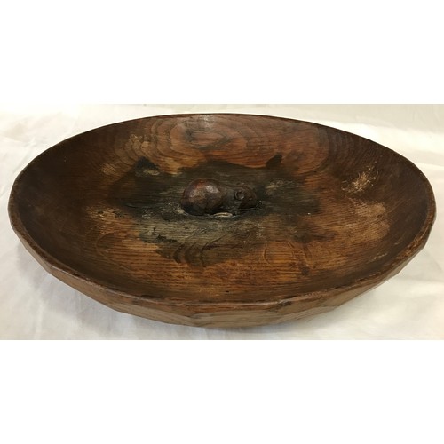 779 - A Robert Thompson of Kilburn Mouseman fruit bowl. Large mouse to centre. 30cm d.