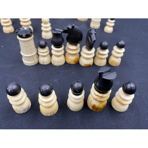 671 - A complete 19thC bone chess set in a metal box.