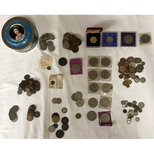 422 - Collection of coins to include 29 silver three pences, 2 pre 1947 shillings (51 grams), 10 1977 comm... 