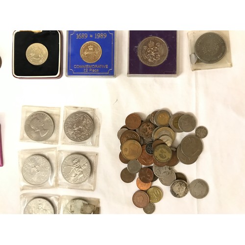 422 - Collection of coins to include 29 silver three pences, 2 pre 1947 shillings (51 grams), 10 1977 comm... 