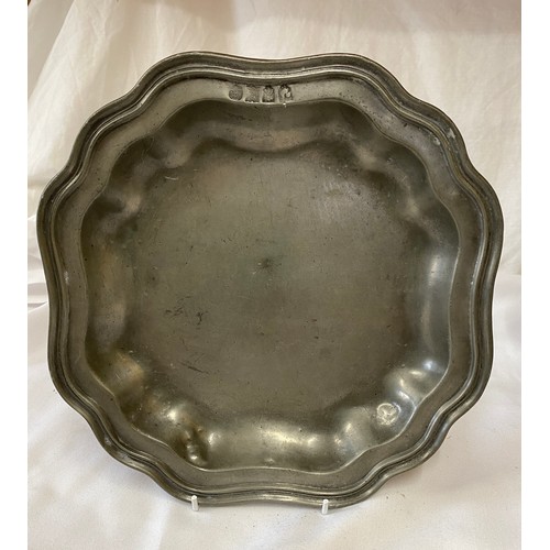 626 - Pewter ware to include a plate 26cm d with London touch mark, a lidded jug with base marks and a sma... 