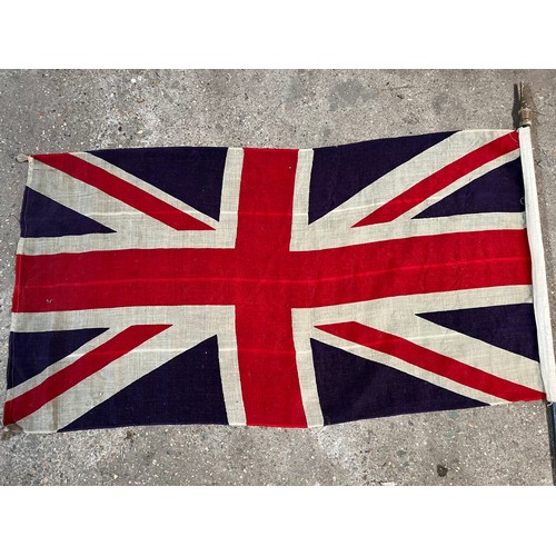 483 - A United kingdom flag on pole. Flag 70 h x 130cm w.