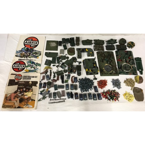 680 - Plastic military toy collection to include various soldiers, tanks, gun emplacement bases and trucks... 