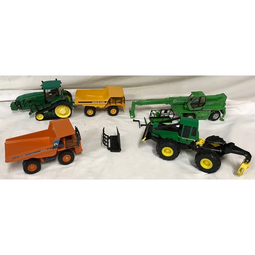 690 - Diecast model construction vehicles of various makes, Ertl Tracked Tractor, Siku Euclid R32 Dumper, ... 