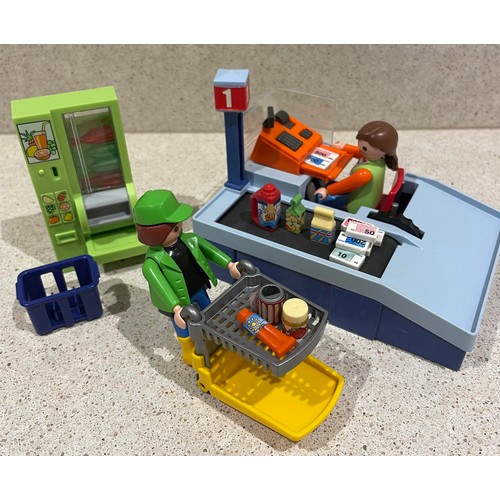 691 - Playmobil Suburban House; 4279, 7387, 7388, 7389 and furniture; 4280 Modern House Backyard, 4288 Lau... 