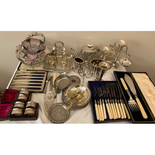 521 - A quantity of silver plated ware to include boxed cutlery, Art Nouveau glass dish on stand, tea serv... 