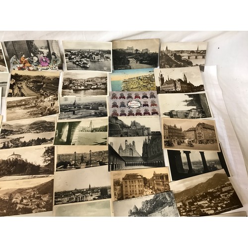 858 - Collection of 100 postcards, topographical scenes. British and World mono photo cards and colour pri... 