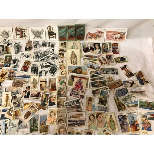 863 - Cigarette cards collection. Players and wills, various subjects, Royalty, Transport, animals, birds,... 