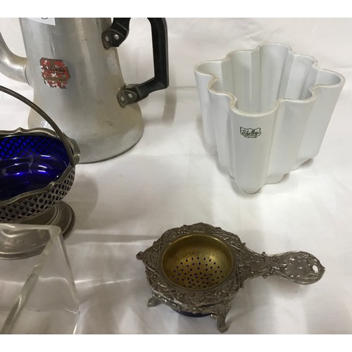 300 - Mixed lot to include a Tower aluminium coffee pot, glass fruit bowl 25.5cms diameter, glass vase, Sh... 