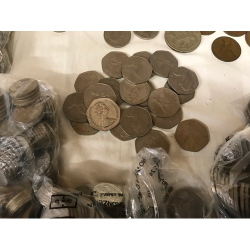 430 - A large collection of British coinage. pre and post decimal. mainly 5p and 10p coins, some earlier s... 