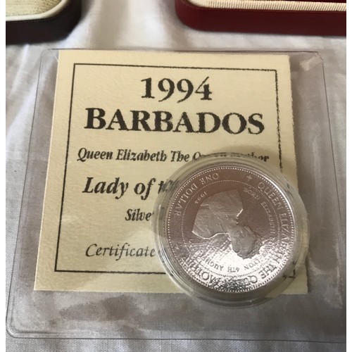 431 - Mint coins 1994 Barbados Queen Mother one dollar, Queen Mother 75th birthday ingot and Queen Elizabe... 