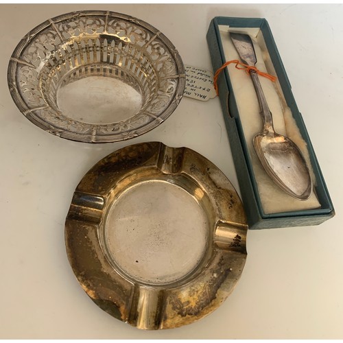 553 - Silver to include pierced dish Birmingham 1906, ashtray London 1945 and spoon Exeter 1846 maker J. S... 