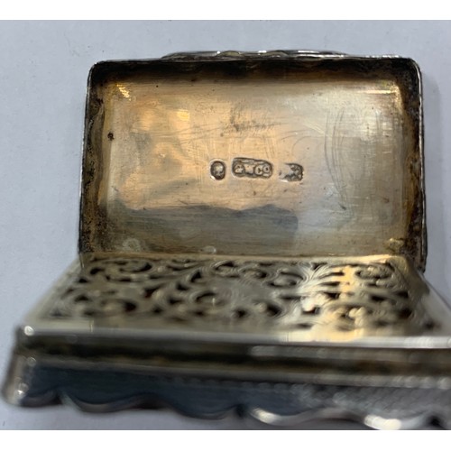 556 - A Victorian silver vinaigrette Birmingham 1857 maker G Wheeler & Co (George and Mary Wheeler). 4 x 2... 