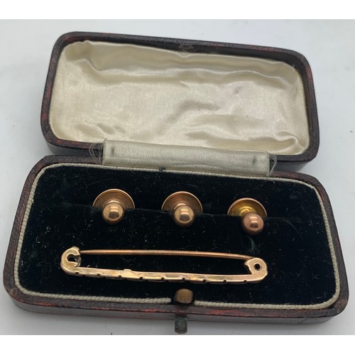 354 - Three 9ct gold collar studs 2.3gm together with a 9ct gold tie pin with base metal liner in a fitted... 