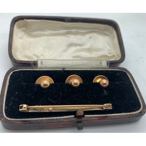 354 - Three 9ct gold collar studs 2.3gm together with a 9ct gold tie pin with base metal liner in a fitted... 